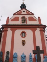 průčelí kostela