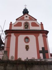průčelí kostela