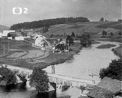 historické foto mostu s kapličkou