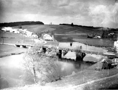 historické foto mostu s kapličkou