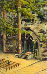 kaple na dobové pohlednici