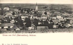 dobová pohlednice vsi s kostelem
