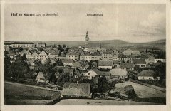 dobová pohlednice vsi s kostelem