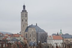 celkový pohled na kostel ve městě