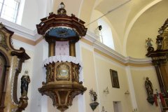 pohled do interiéru - kazatelna