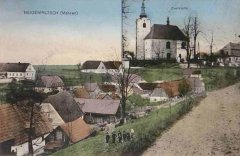 dobová pohlednice vsi s kostelem