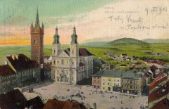dobová pohlednice města s kostelem