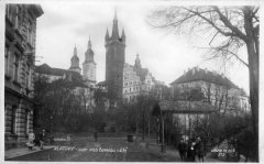 dobová pohlednice města s kostelem