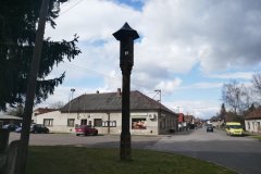 replika původní zvoničky - pohled zezadu zleva