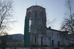 pohled zezadu zleva