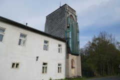 pohled zepředu zprava
