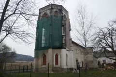 pohled zezadu zleva