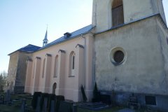 opravená část levé strany kostela