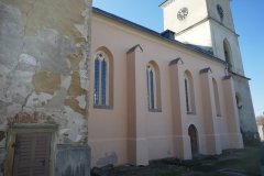 opravená část levé strany kostela
