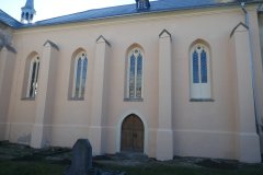 opravená část levé strany kostela