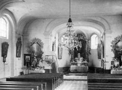 starší foto interiéru kostela - zadní část
