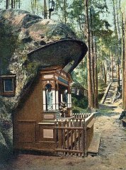 dobová pohlednice s motivem kaple