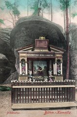 dobová pohlednice s motivem kaple