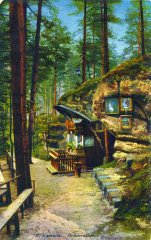 kaple na dobové pohlednici