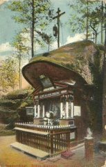 dobová pohlednice s motivem kaple