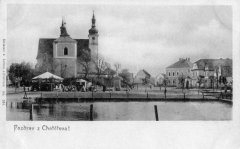 dobová pohlednice městyse s kostelem