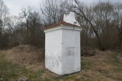 pohled zezadu zleva
