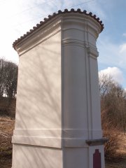 pohled zezadu zleva