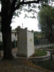 pohled zezadu zprava