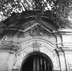 průčelí kaple