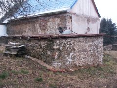pohled zezadu zleva