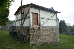 pohled zezadu zleva
