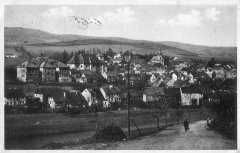 dobová pohlednice města s jezuitskou kolejí