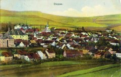 dobová pohlednice města s kostely a jezuitskou kolejí (zcela vlevo)