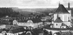 celkový pohled na kostel s klášterem