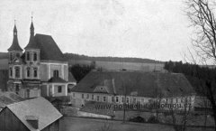 dobové foto poutního kostela s piaristickou kolejí