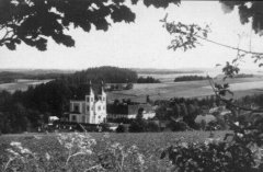 celkový pohled na kostel s klášterem