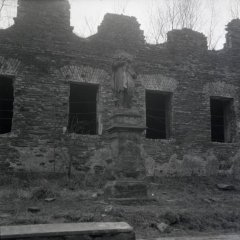 ruina vyhořelého kláštera