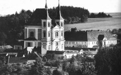 celkový pohled na kostel s klášterem