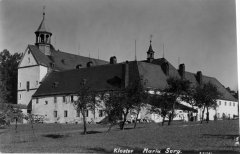 klášterní komplex na dobové pohlednici