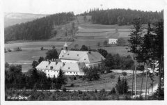 dobová pohlednice s motivem klášterního komplexu