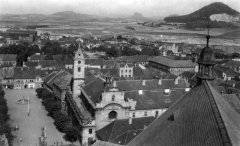 pohled z děkanského kostela na klášter minoritů s kostelem sv. Františka