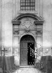 vchod do kostela