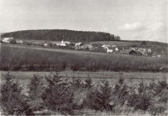 pohled na ves s kostelem