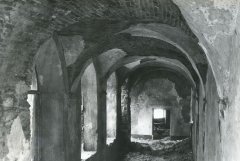 bourání kláštera - interiér
