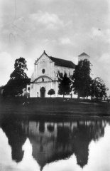 historické foto kláštera s kostelem