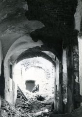 bourání kláštera - interiér