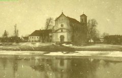 historické foto kláštera s kostelem
