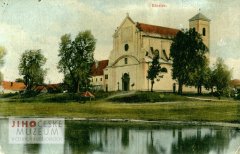 dobová pohlednice kláštera s kostelem