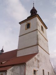 pohled na věž kostela