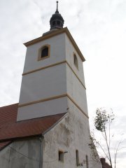 pohled na věž zleva